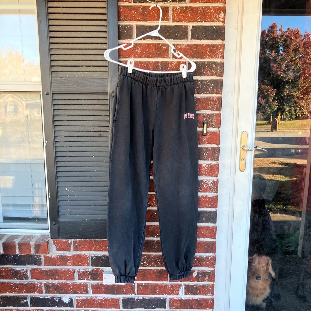 Brandy Melville Black Joggers with “New York” Embroidery w/Pockets